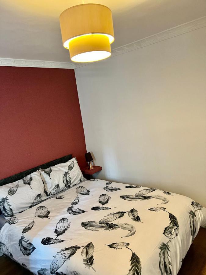 Private Room With Two Beds Near Central London Exterior photo
